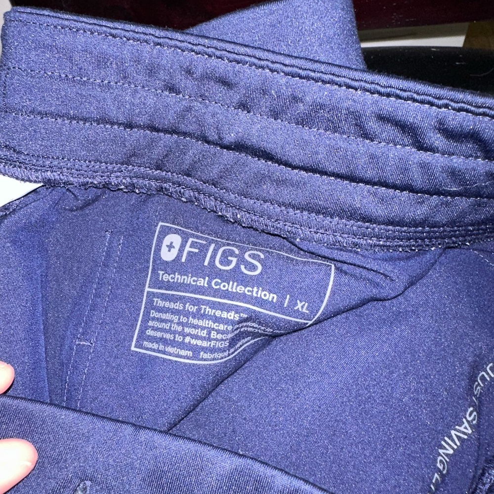 Figs Women’s Navy Jogger Scrubs - Picture 4 of 4